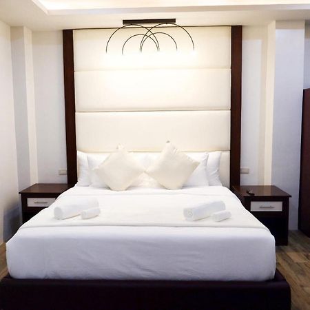 D And R Travellers Inn Naga  Экстерьер фото